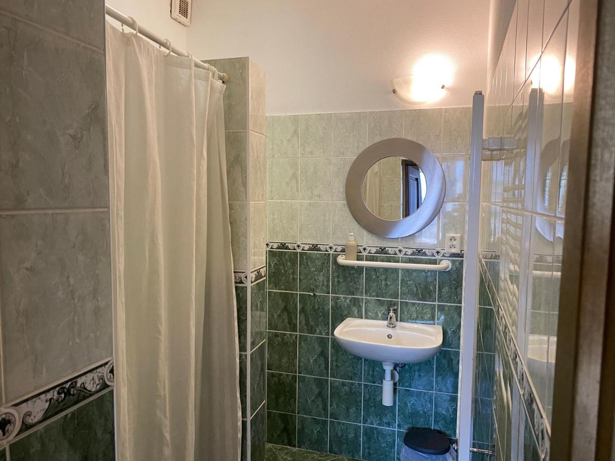 Penzion Pri Kastieli Bratislava Esterno foto