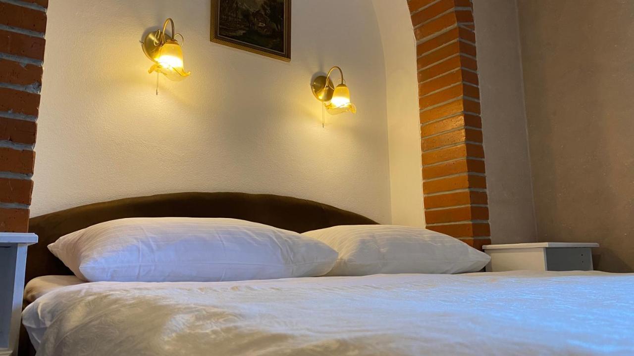 Penzion Pri Kastieli Bratislava Esterno foto