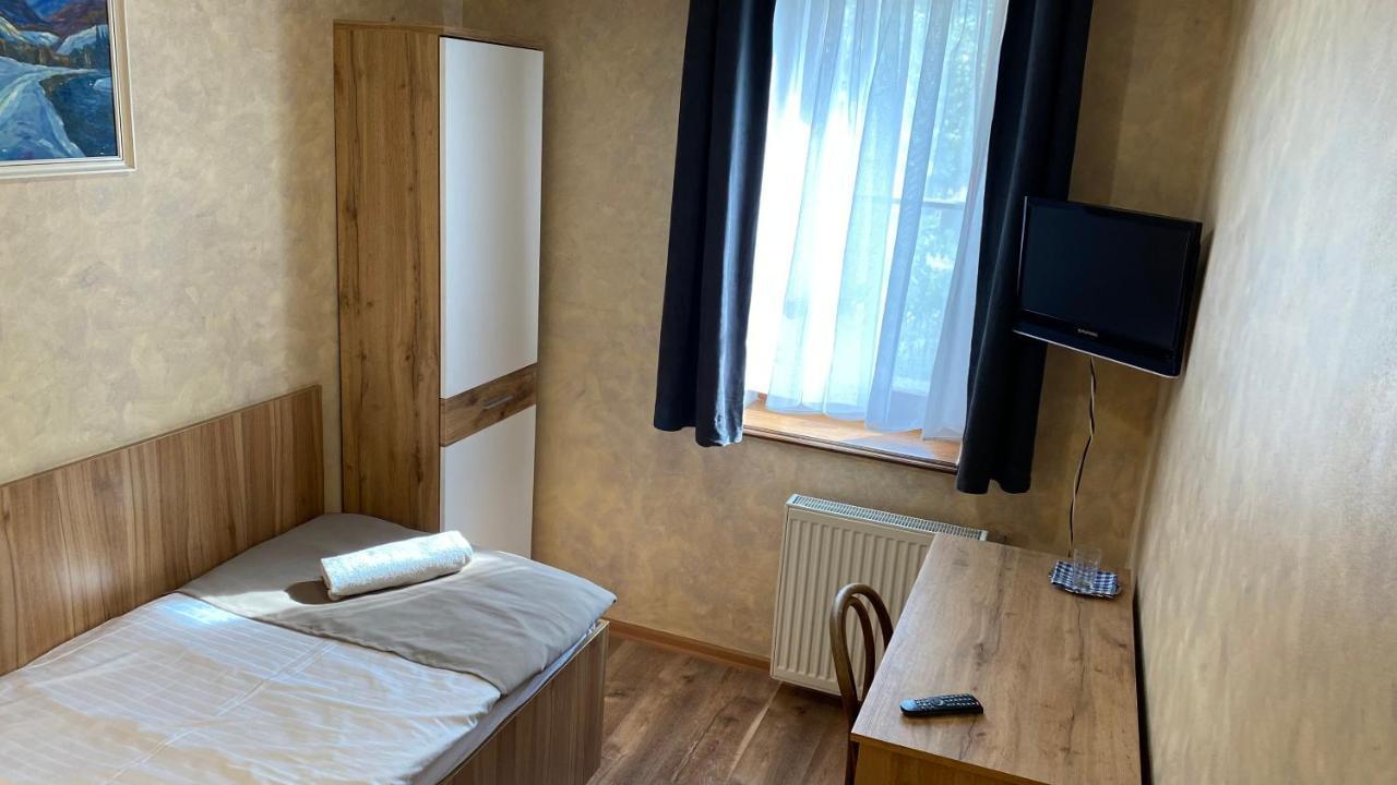 Penzion Pri Kastieli Bratislava Esterno foto