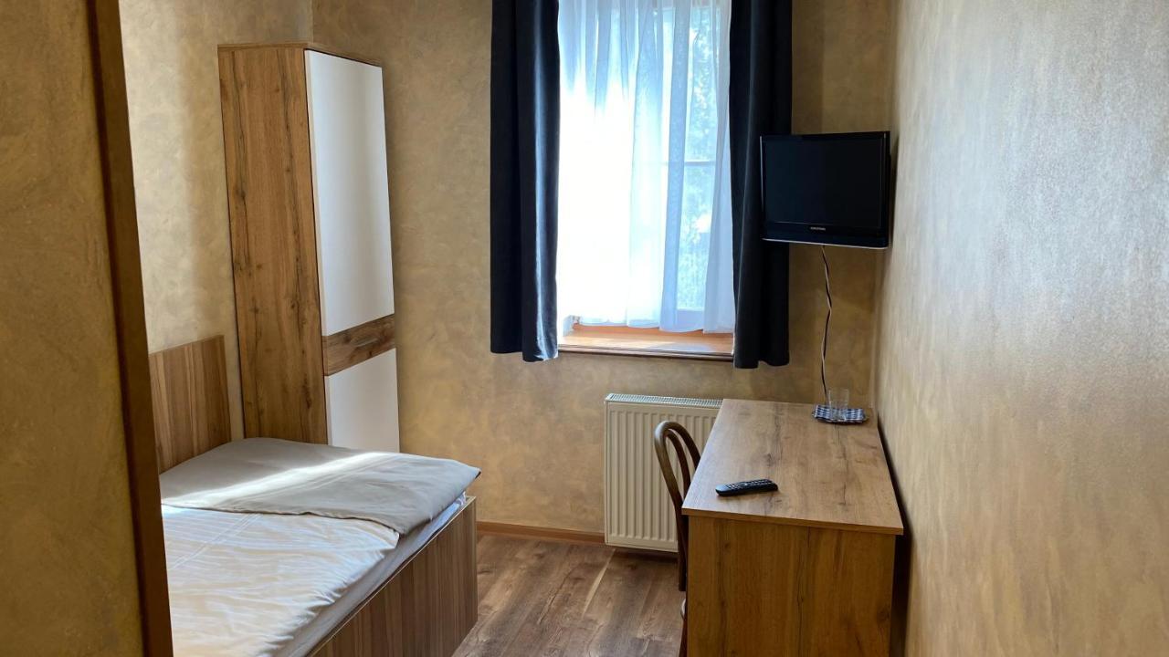Penzion Pri Kastieli Bratislava Esterno foto