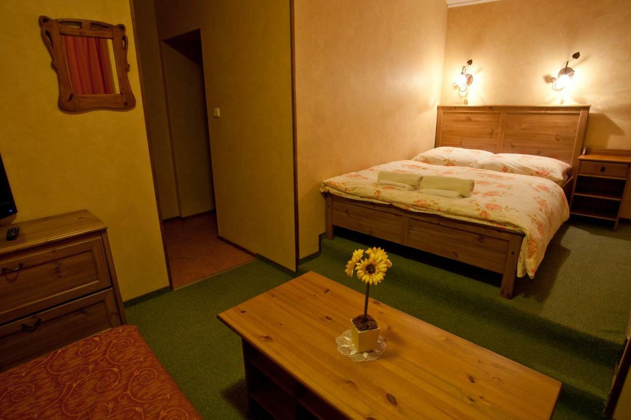 Penzion Pri Kastieli Bratislava Esterno foto