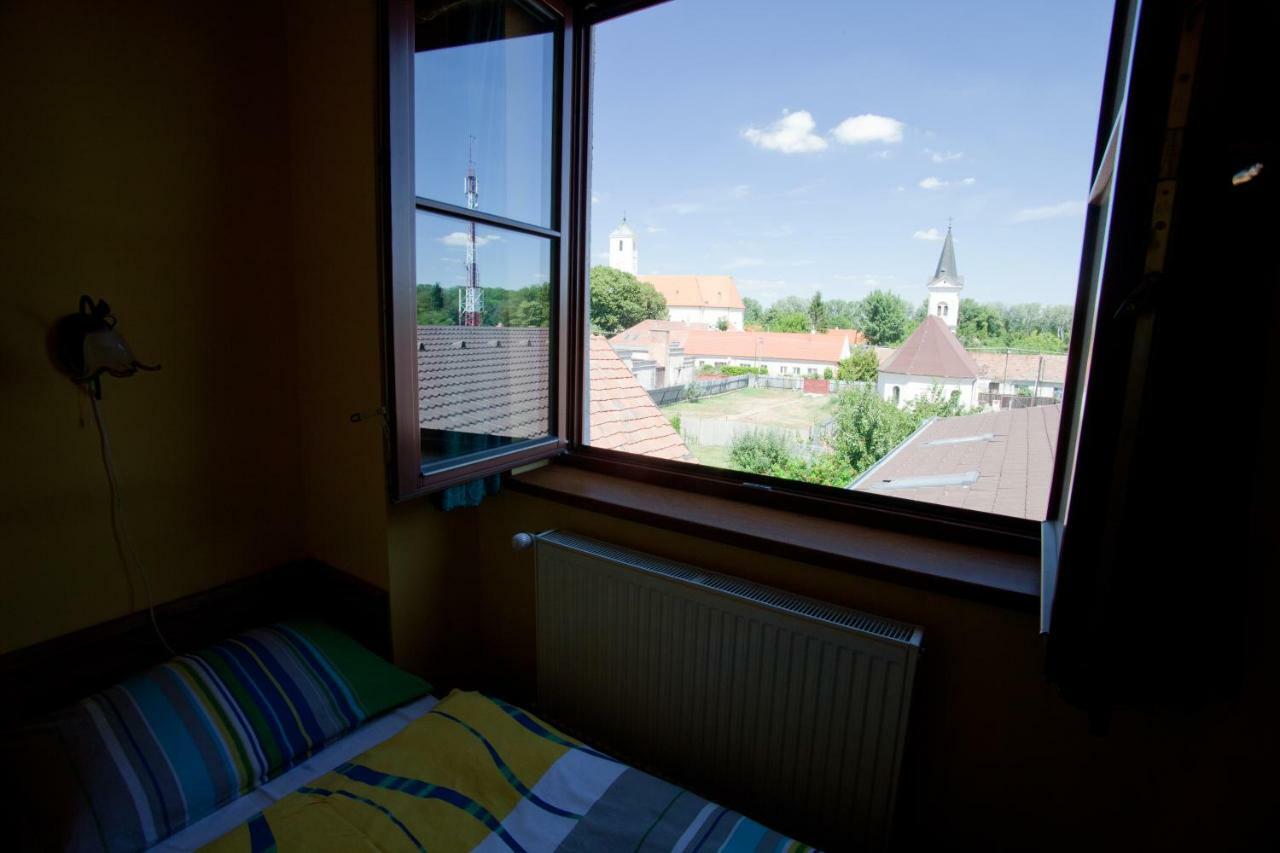 Penzion Pri Kastieli Bratislava Esterno foto
